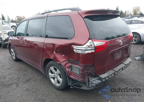 2016 Toyota Sienna Le 8 Passenger z USA, uszkodzony, nr VIN 5TDKK3DC7GS707855